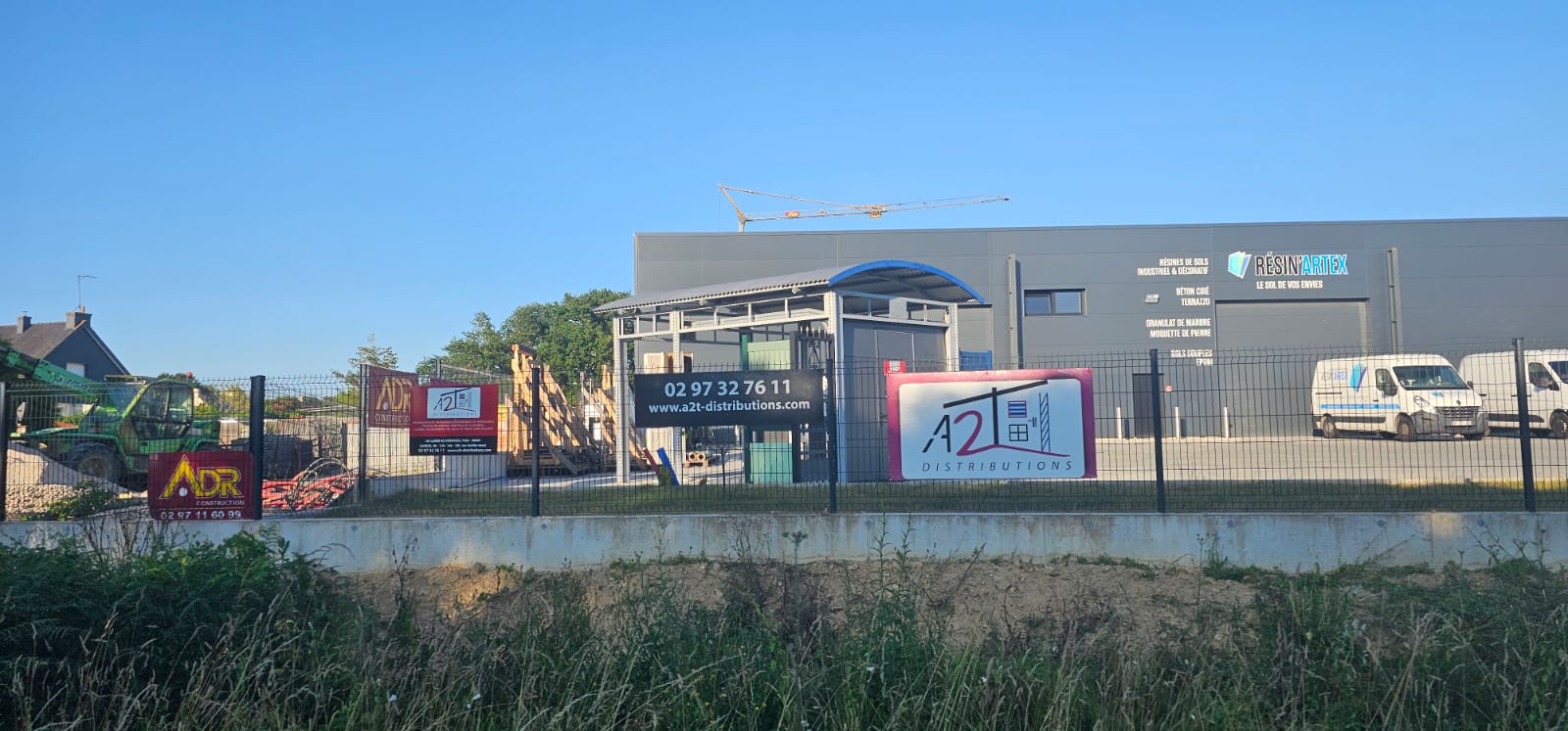 Volet roulant motorisé en Bretagne : prix, matériaux et aides financières en 2026 — A2T Distributions Bretagne