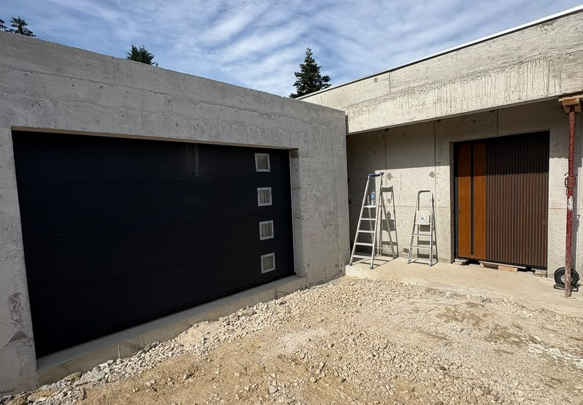 Chantier porte de garage et porte d'entrée à Lorient