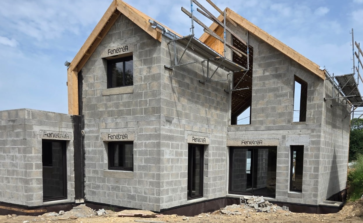 Fenêtres aluminium chantier Bretagne