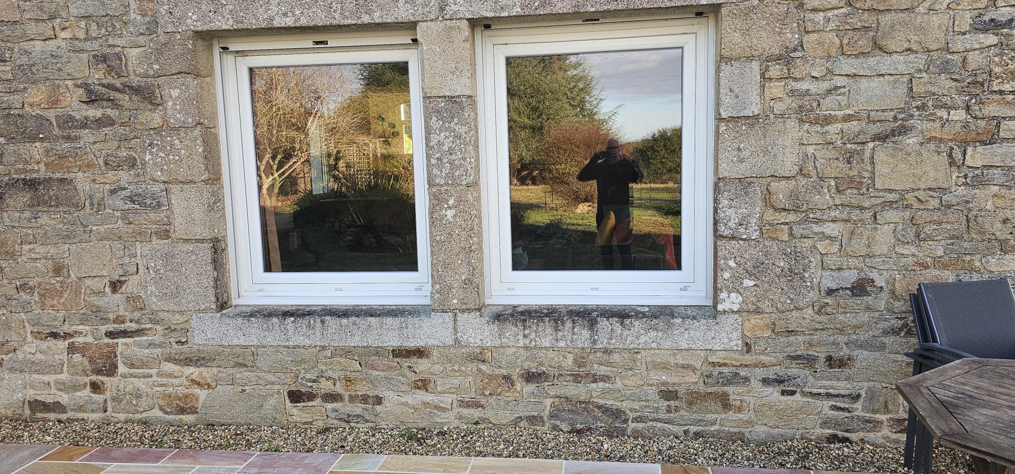 Isolation thermique des fenêtres en Bretagne : aides MaPrimeRénov', coûts et économies en 2026 — A2T Distributions Bretagne