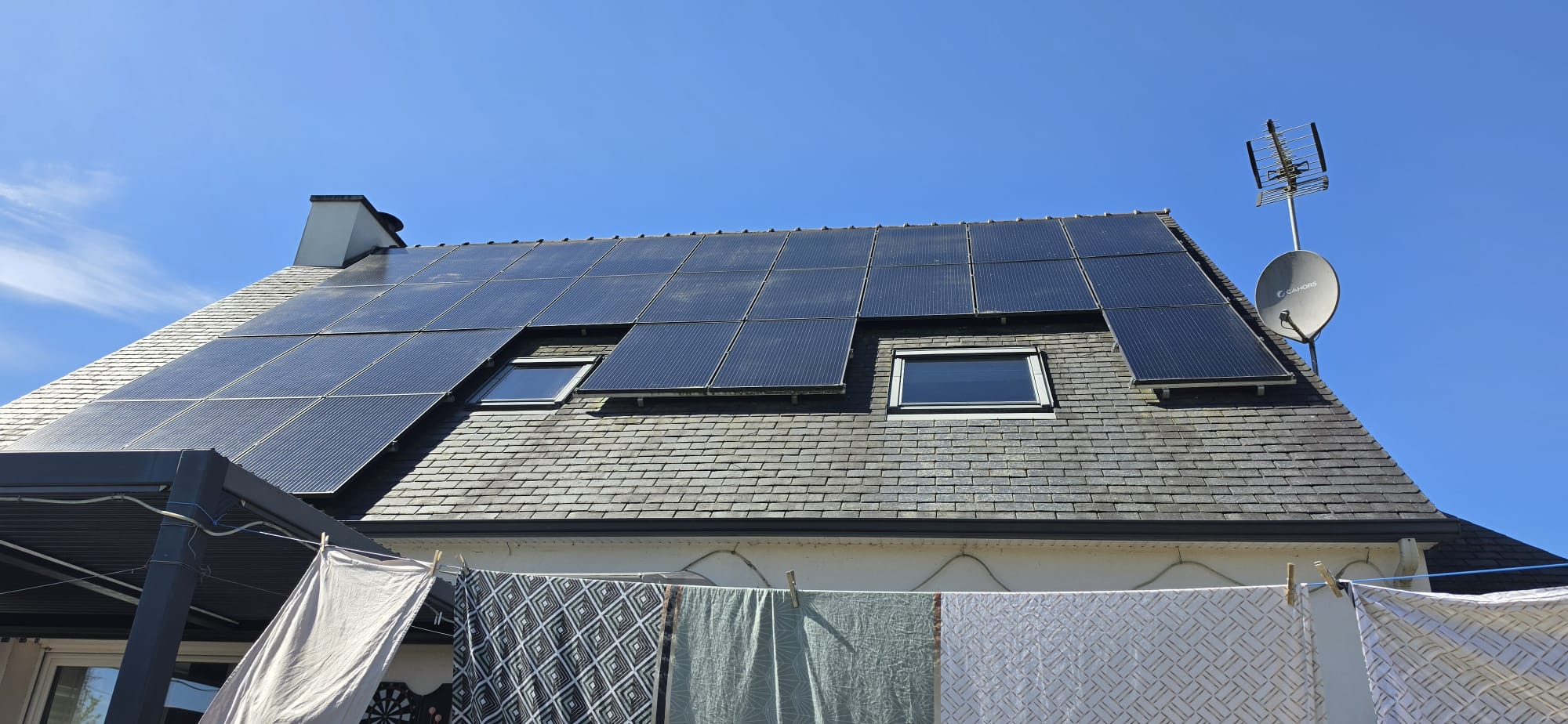 Panneaux solaires toit ardoise Bretagne